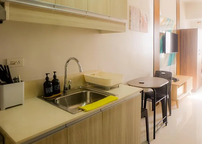 Casa - Lights & Sea Breeze View Near Ayala Mall Apartment *